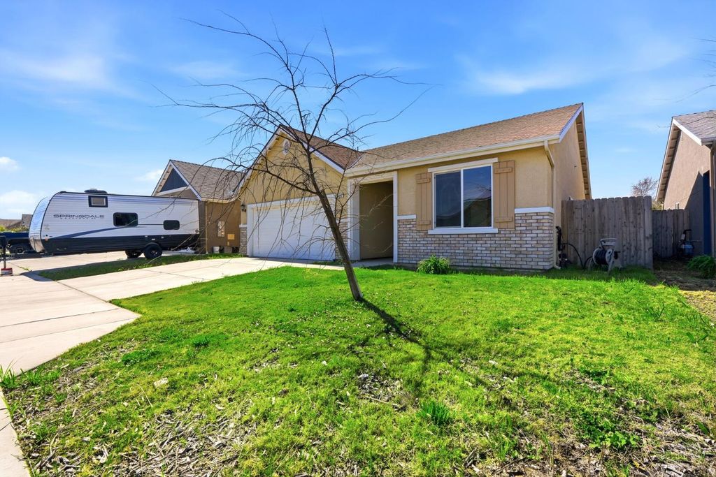 Image 4 of property listing at 10692 Daisy Way, Armona, CA 93202