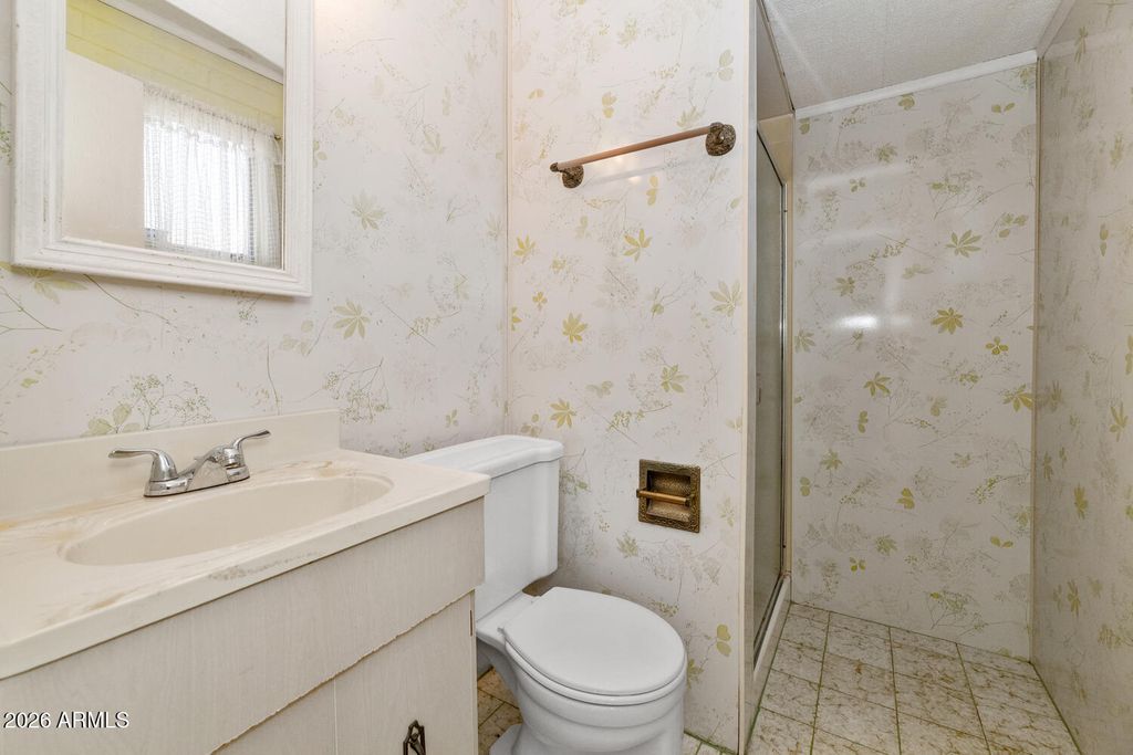 Image 15 of property listing at 4848 W HIGHLAND Avenue, Phoenix, AZ 85031