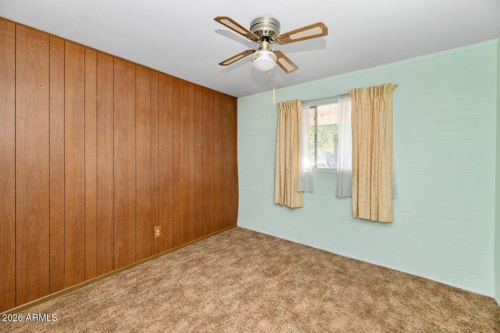 Image 16 of property listing at 4848 W HIGHLAND Avenue, Phoenix, AZ 85031