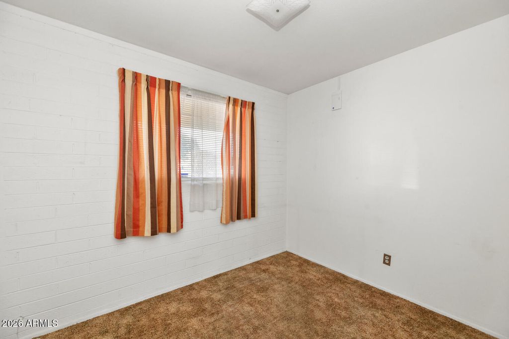 Image 17 of property listing at 4848 W HIGHLAND Avenue, Phoenix, AZ 85031