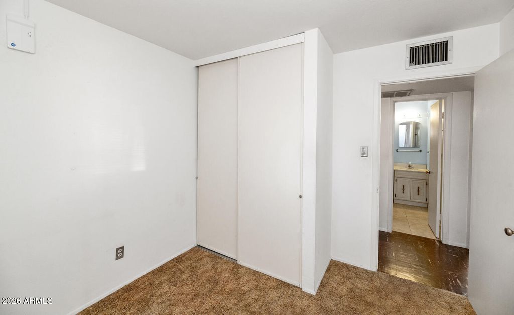 Image 18 of property listing at 4848 W HIGHLAND Avenue, Phoenix, AZ 85031