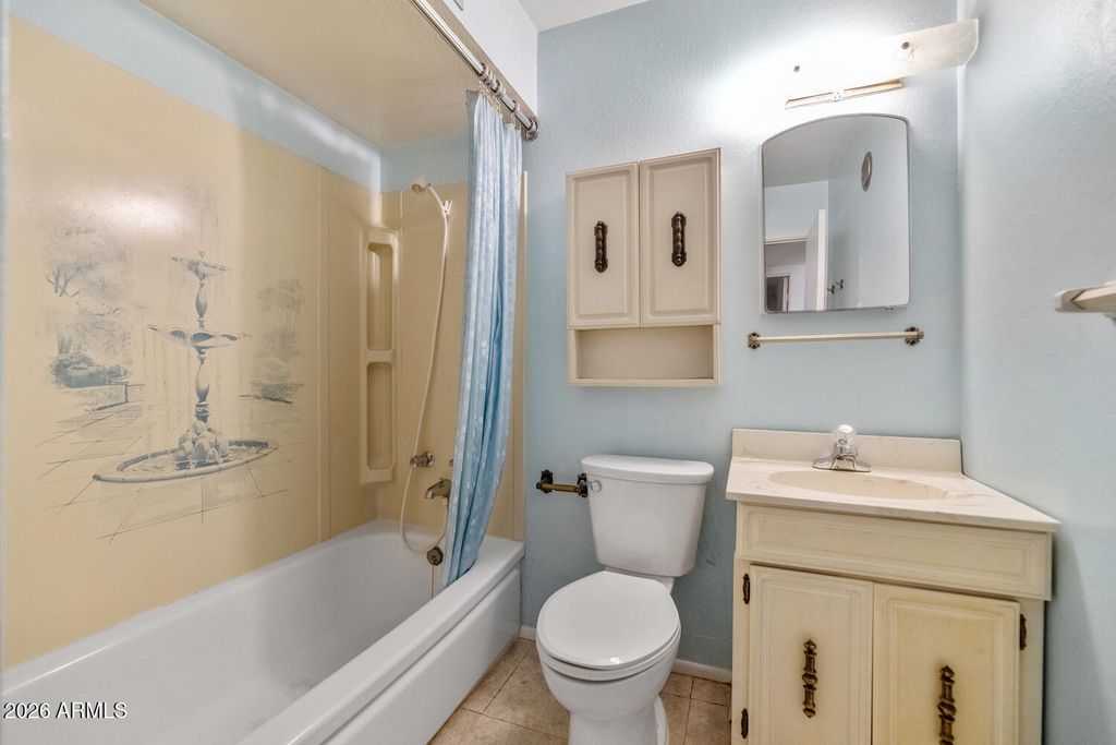 Image 19 of property listing at 4848 W HIGHLAND Avenue, Phoenix, AZ 85031