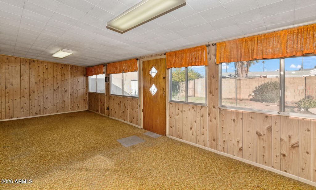 Image 20 of property listing at 4848 W HIGHLAND Avenue, Phoenix, AZ 85031