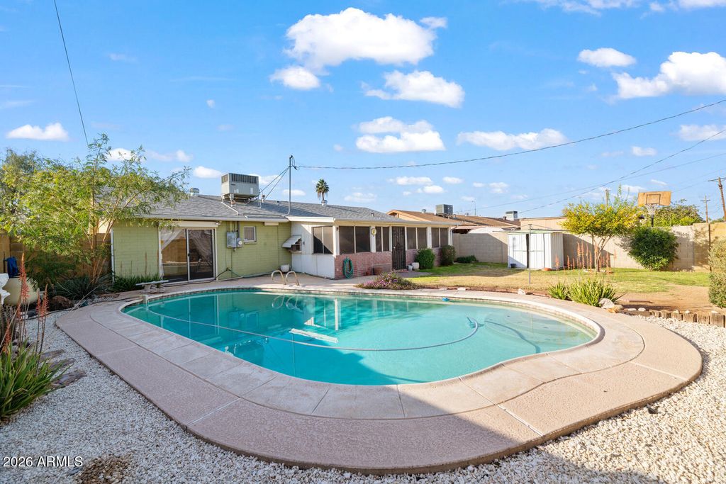 Image 24 of property listing at 4848 W HIGHLAND Avenue, Phoenix, AZ 85031