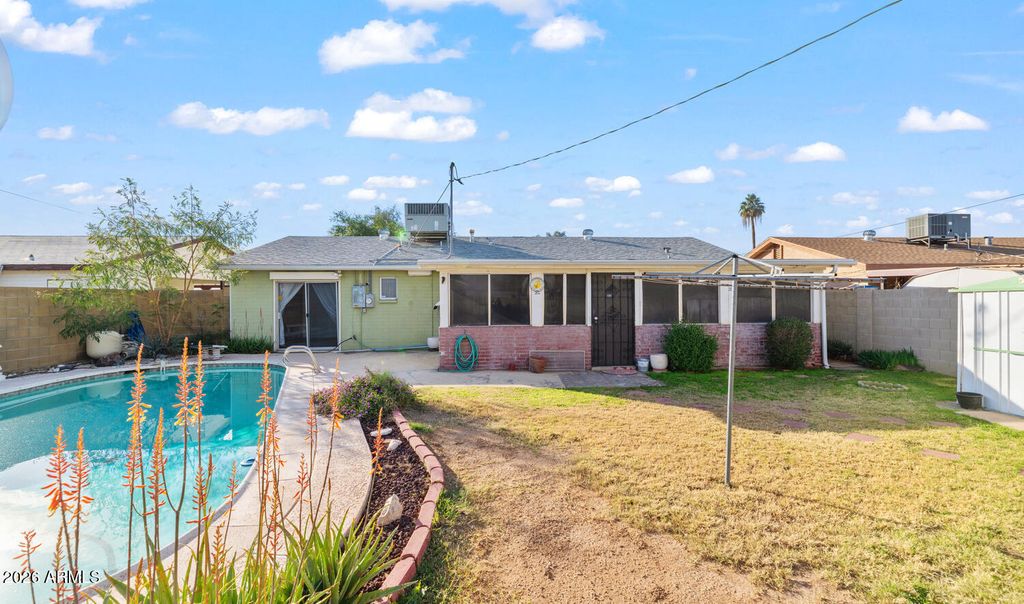 Image 26 of property listing at 4848 W HIGHLAND Avenue, Phoenix, AZ 85031