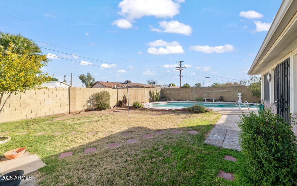 Image 27 of property listing at 4848 W HIGHLAND Avenue, Phoenix, AZ 85031