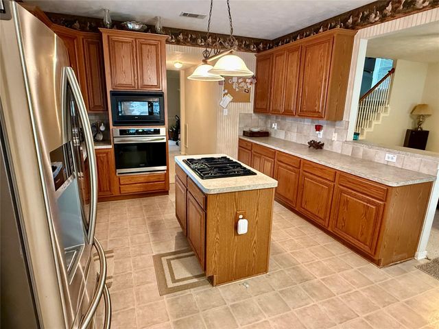 2119 Stoneycreek Park, Conroe, TX 77385