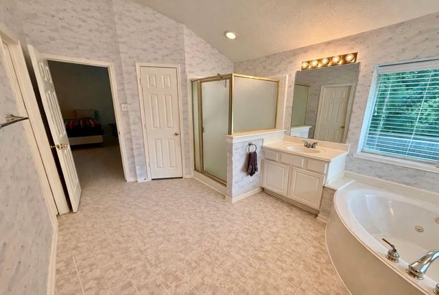 2119 Stoneycreek Park, Conroe, TX 77385