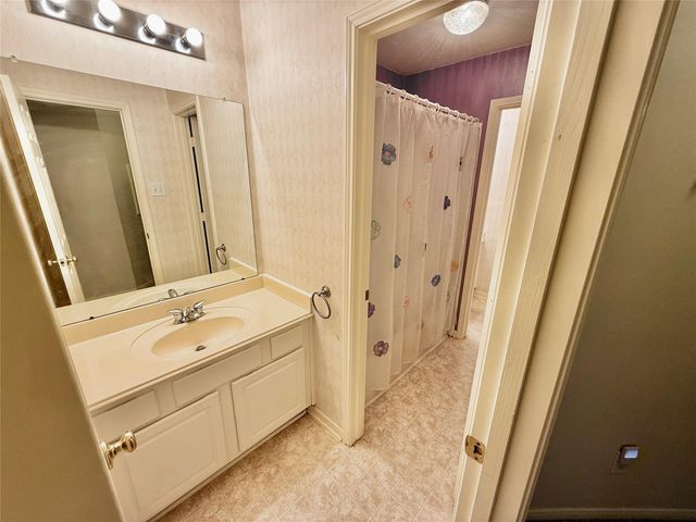 2119 Stoneycreek Park, Conroe, TX 77385