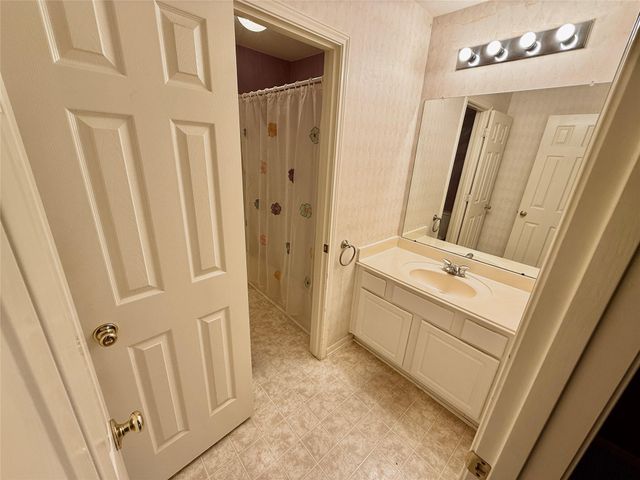 2119 Stoneycreek Park, Conroe, TX 77385