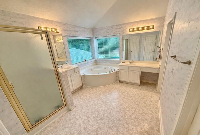 2119 Stoneycreek Park, Conroe, TX 77385