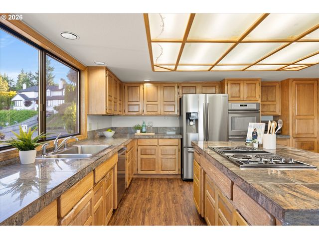 2902 RAWHIDE St, West Linn, OR 97068