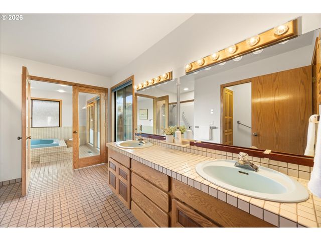 2902 RAWHIDE St, West Linn, OR 97068
