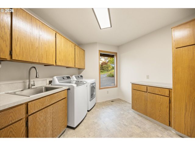 2902 RAWHIDE St, West Linn, OR 97068