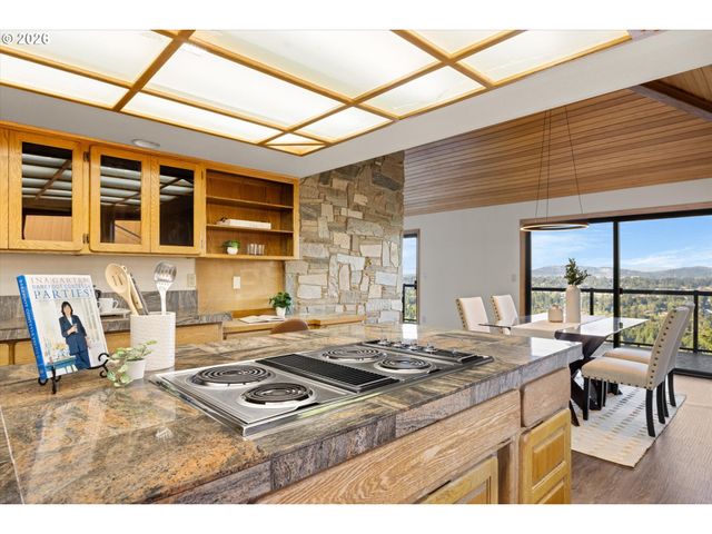 2902 RAWHIDE St, West Linn, OR 97068