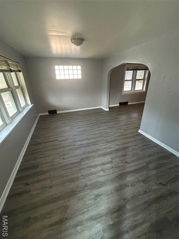 6915 Edison Avenue, Velda City, MO 63121