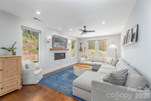 206 Torch Light Way, Asheville, NC 28806