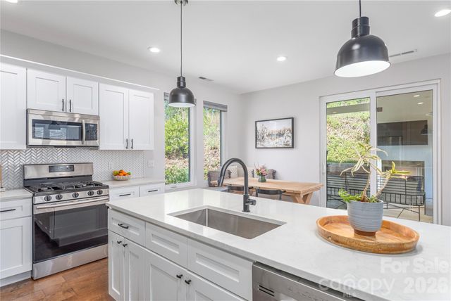 206 Torch Light Way, Asheville, NC 28806
