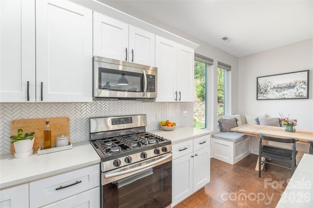 206 Torch Light Way, Asheville, NC 28806
