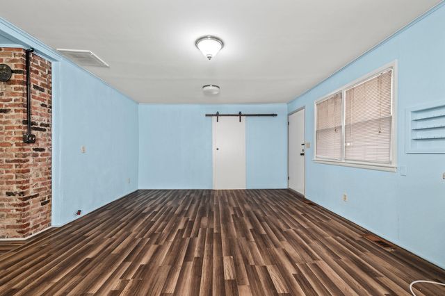 2643 W Walnut Street, Springfield, MO 65806