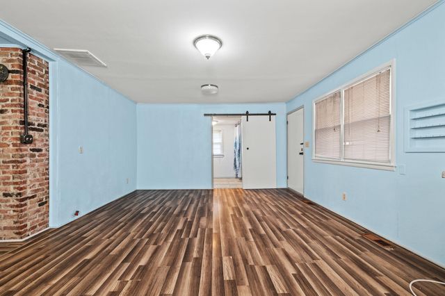 2643 W Walnut Street, Springfield, MO 65806