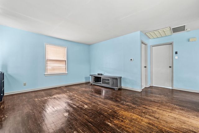 2643 W Walnut Street, Springfield, MO 65806