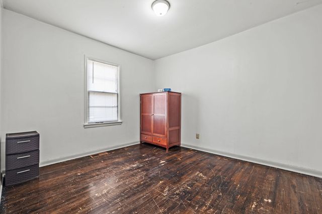 2643 W Walnut Street, Springfield, MO 65806