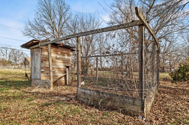 2643 W Walnut Street, Springfield, MO 65806