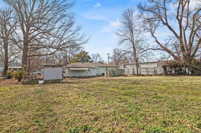2643 W Walnut Street, Springfield, MO 65806