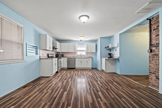 2643 W Walnut Street, Springfield, MO 65806