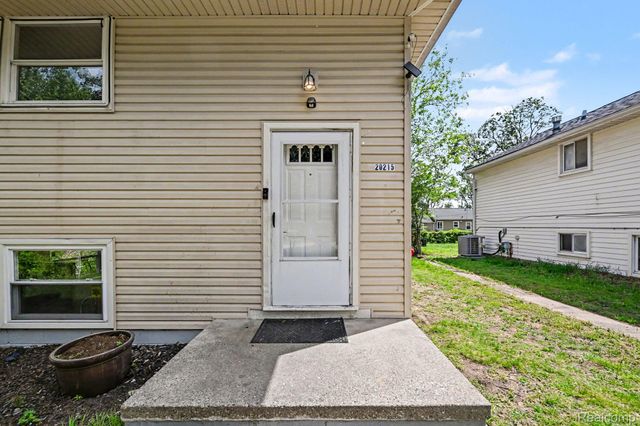 20215 Westhampton Avenue, Southfield, MI 48075