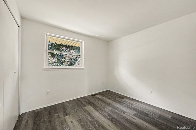 20215 Westhampton Avenue, Southfield, MI 48075