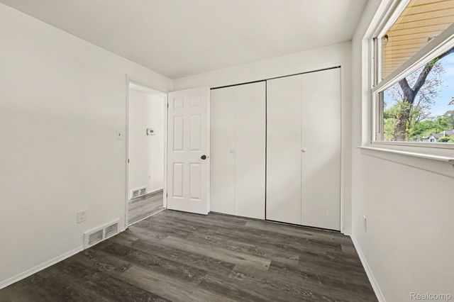 20215 Westhampton Avenue, Southfield, MI 48075