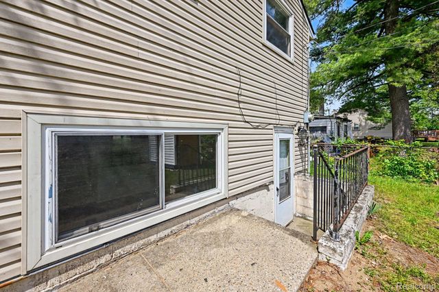 20215 Westhampton Avenue, Southfield, MI 48075