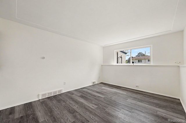 20215 Westhampton Avenue, Southfield, MI 48075