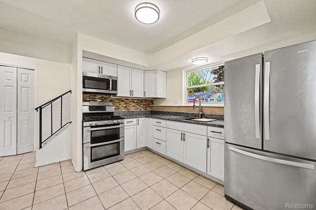 20215 Westhampton Avenue, Southfield, MI 48075