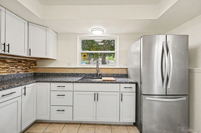 20215 Westhampton Avenue, Southfield, MI 48075