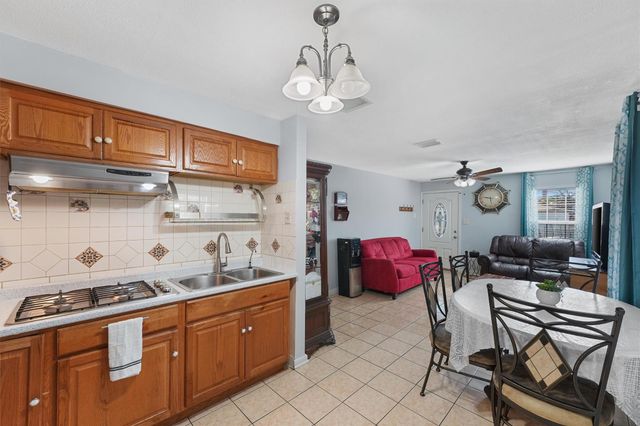 1227 Common Park Drive, Houston, TX 77009