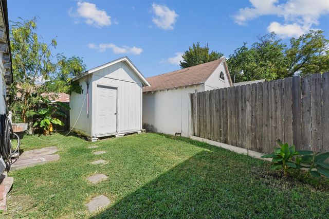 1227 Common Park Drive, Houston, TX 77009