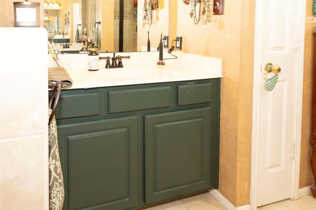 1015 Highland Woods Drive, Highlands, TX 77562