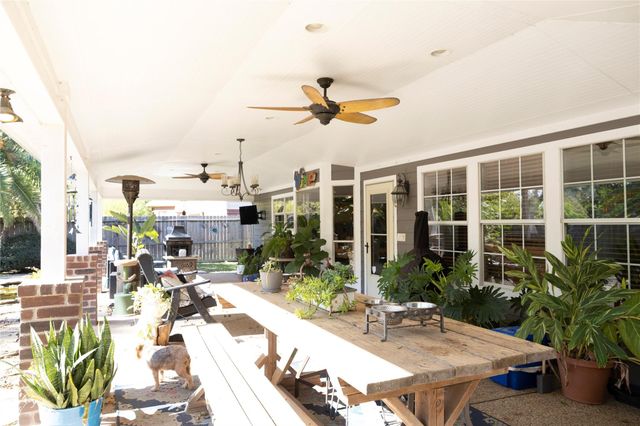 1015 Highland Woods Drive, Highlands, TX 77562