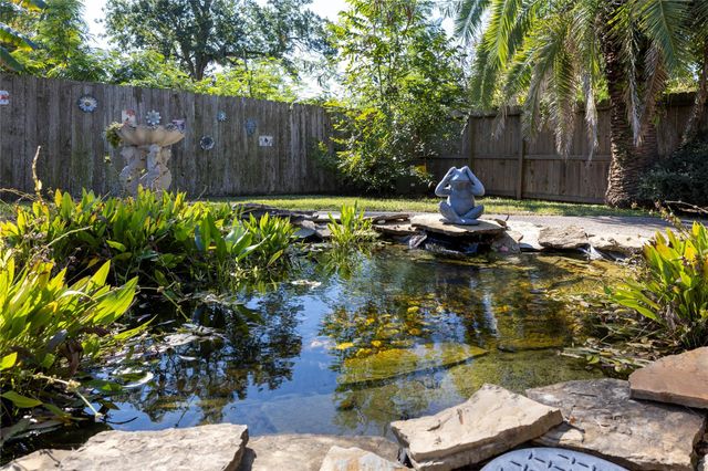 1015 Highland Woods Drive, Highlands, TX 77562