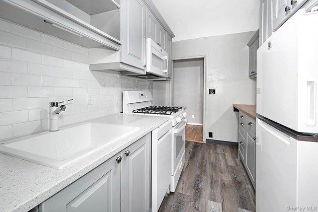 4 Lawrence Drive C, White Plains, NY 10603