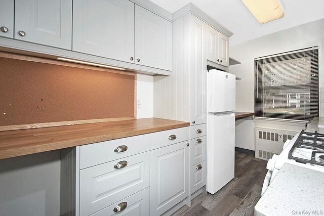 4 Lawrence Drive C, White Plains, NY 10603