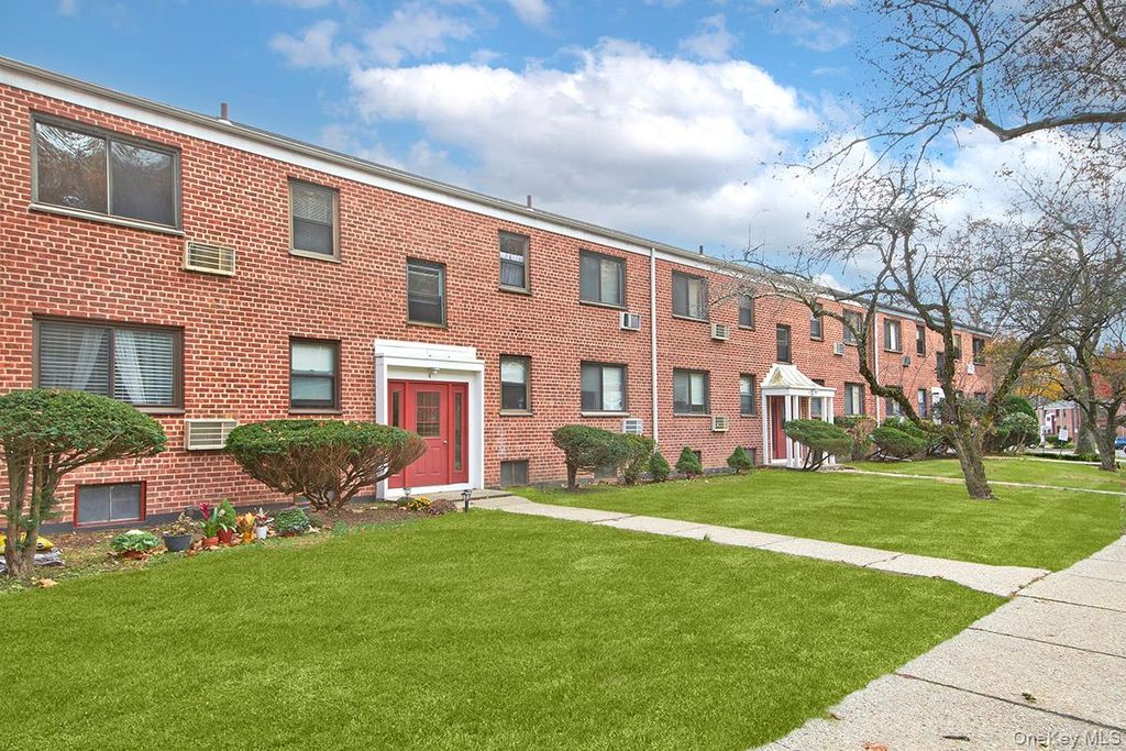4 Lawrence Drive C, White Plains, NY 10603