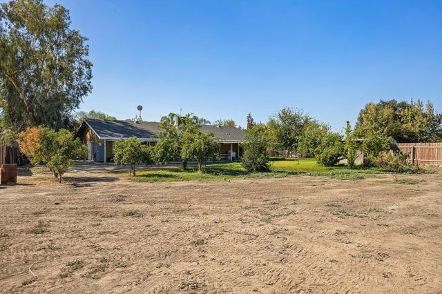 860 W Riverdale Avenue, Riverdale, CA 93656