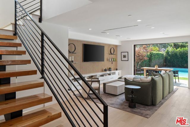 2631 Castle Heights Place, Los Angeles, CA 90034