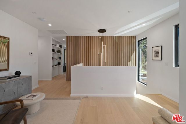 2631 Castle Heights Place, Los Angeles, CA 90034