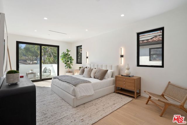 2631 Castle Heights Place, Los Angeles, CA 90034