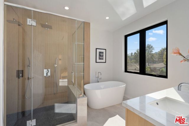 2631 Castle Heights Place, Los Angeles, CA 90034